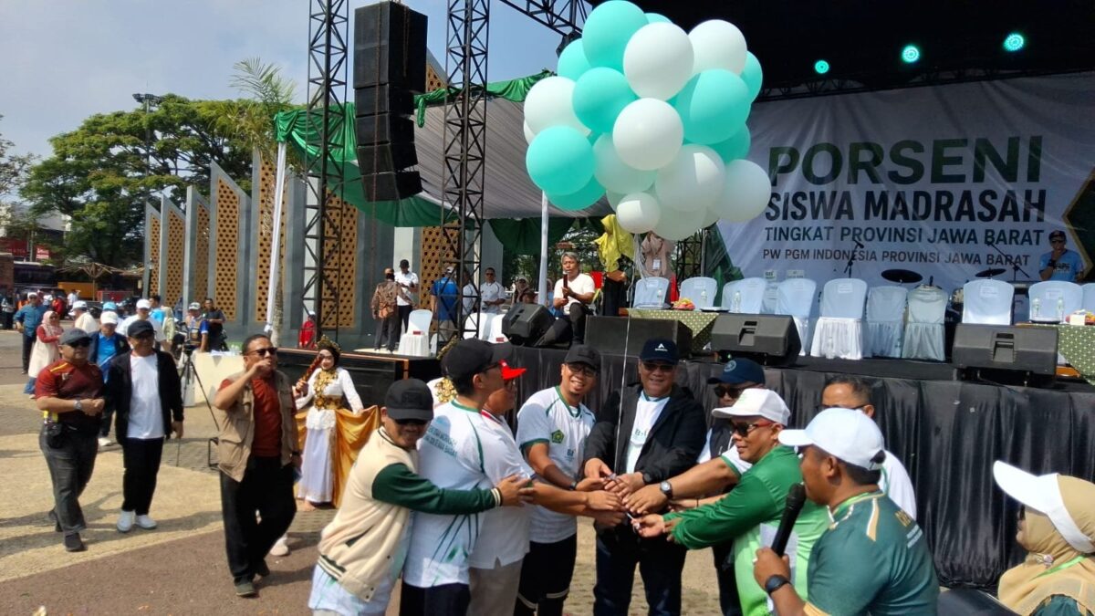 Pelepasan Balon Udara Tandai Pembukaan Porseni Siswa Madrasah Jawa Barat di Tasikmalaya