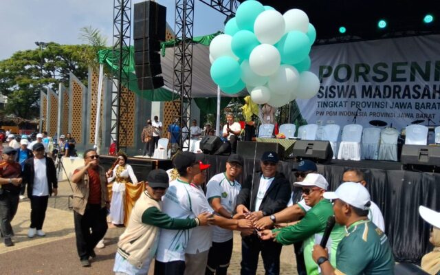 Pelepasan Balon Udara Tandai Pembukaan Porseni Siswa Madrasah Jawa Barat di Tasikmalaya