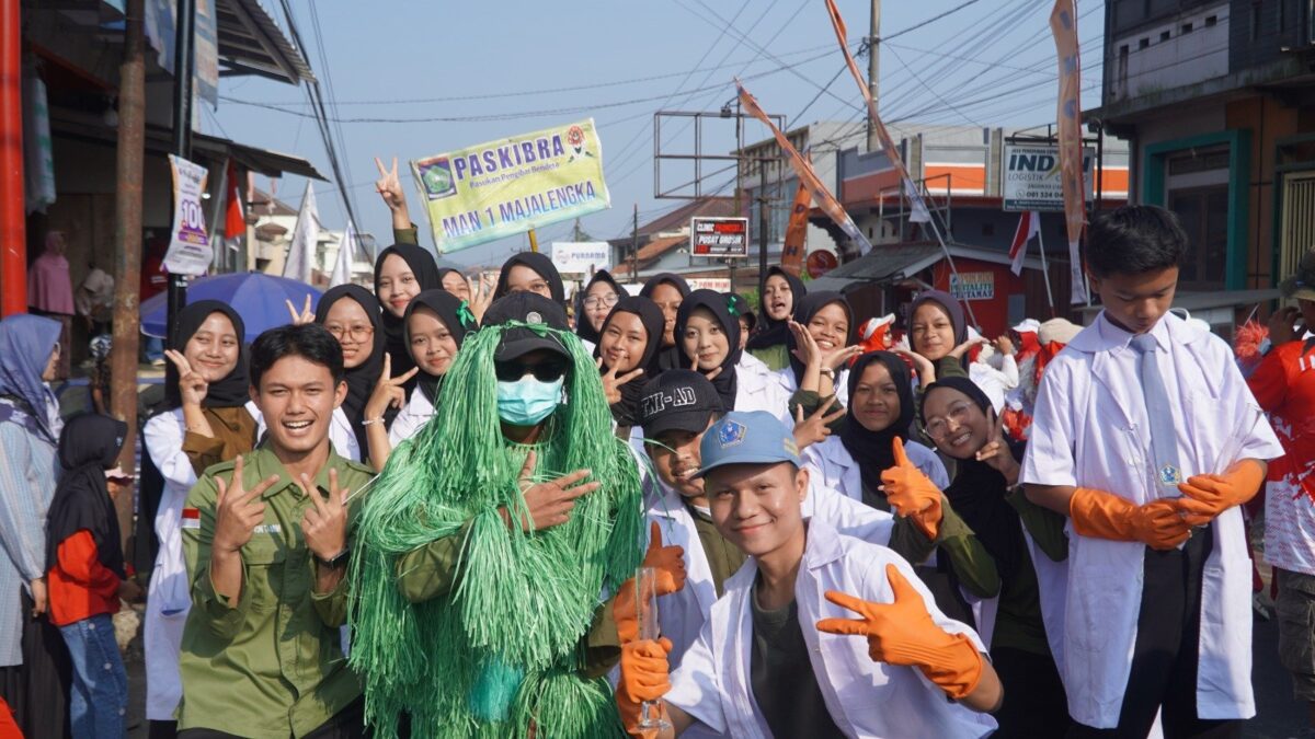 Unjuk Kreativitas Ekstrakurikuler, MAN 1 Majalengka Meriahkan Karnaval Kemerdekaan di Talaga