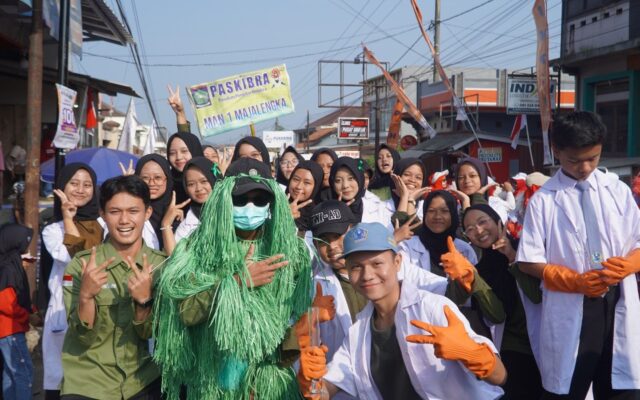 Unjuk Kreativitas Ekstrakurikuler, MAN 1 Majalengka Meriahkan Karnaval Kemerdekaan di Talaga