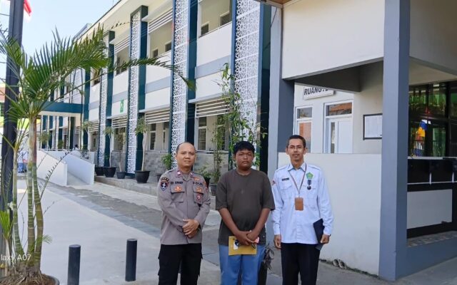 Wujud Pelayanan Prima, Polsek Talaga Bantu Cek Fisik Kendaraan Siswa MAN 1 Majalengka