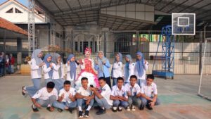 Kreativitas Siswa XII-10 Warnai Karnaval HUT ke-81 RI di Alun-Alun Talaga Majalengka
