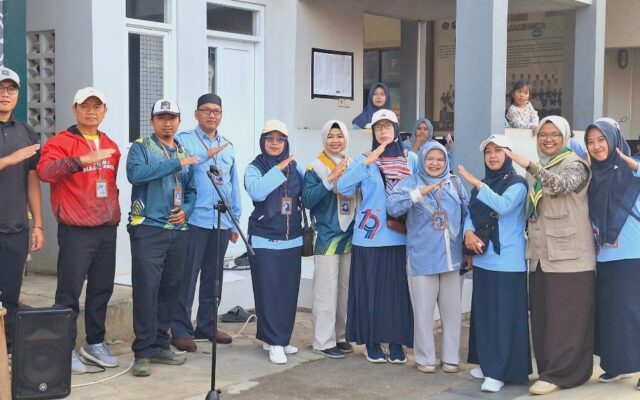 Memantapkan Persiapan Karnaval HUT RI, Guru MAN 1 Majalengka Dampingi Perwakilan Siswa