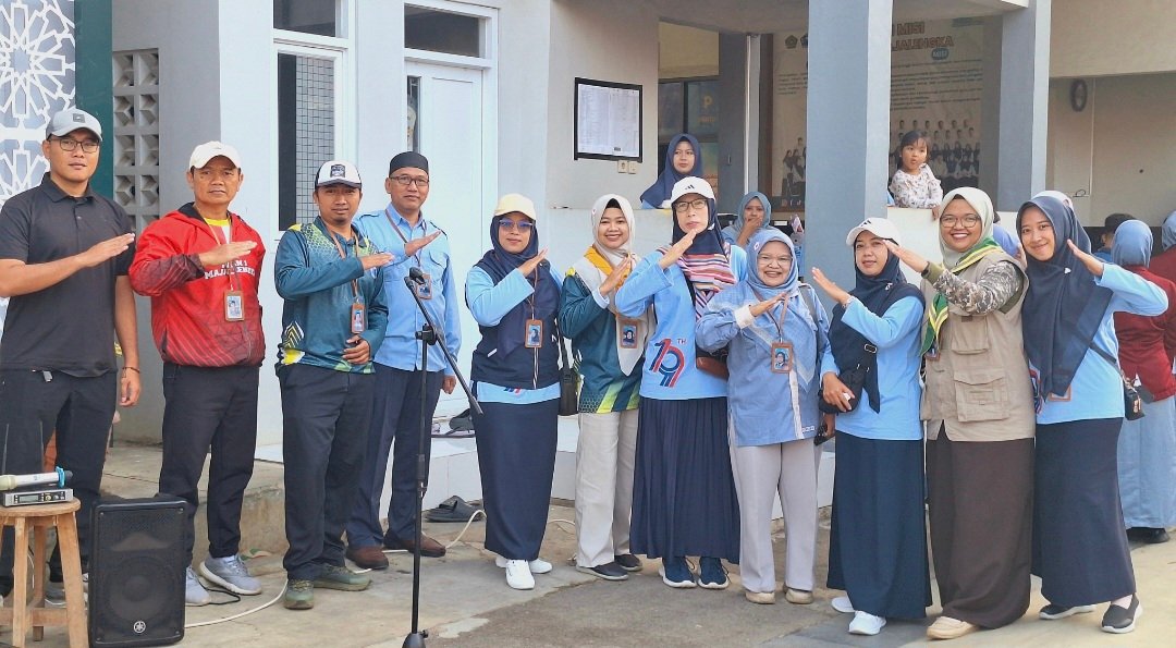 Memantapkan Persiapan Karnaval HUT RI, Guru MAN 1 Majalengka Dampingi Perwakilan Siswa