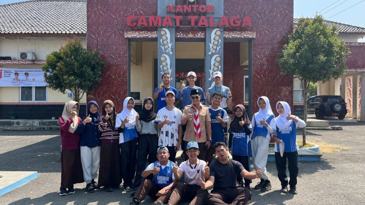 Ditinjau Camat Talaga, 51 Siswa MAN 1 Majalengka Mantapkan Latihan Drumband Kemerdekaan
