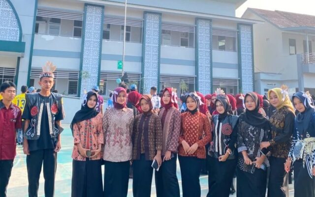 Semarak Karnaval HUT ke-81 RI, Ekstrakurikuler Sendratasik Tampilkan Keberagaman Budaya Nusantara