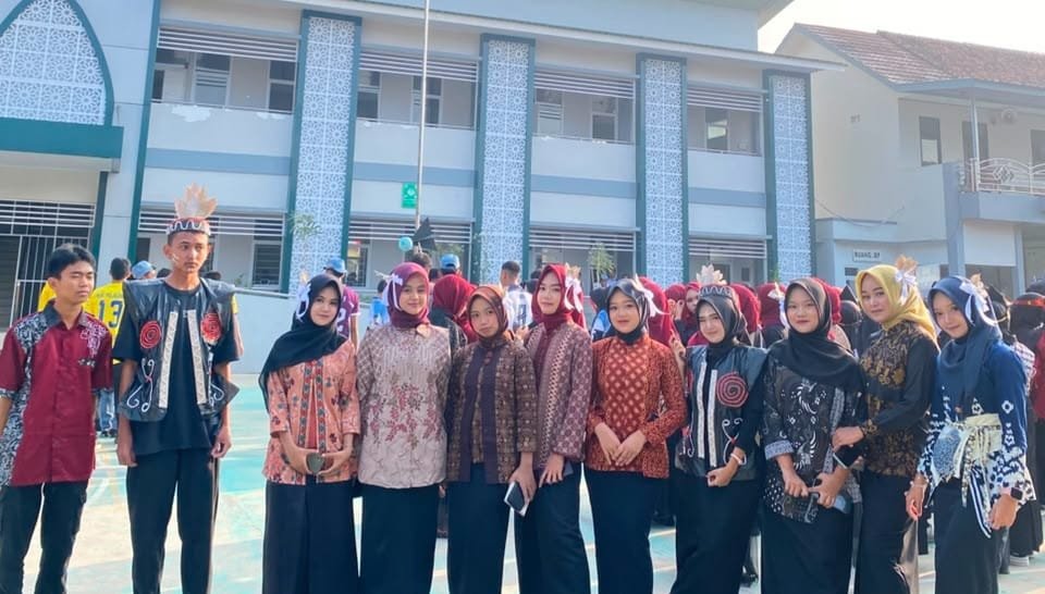 Semarak Karnaval HUT ke-81 RI, Ekstrakurikuler Sendratasik Tampilkan Keberagaman Budaya Nusantara