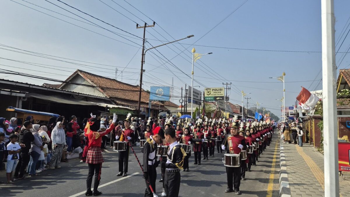 Semarakkan HUT RI, MAN 1 Majalengka Tampilkan Karnaval Sendratasik dan Drumband di Talaga