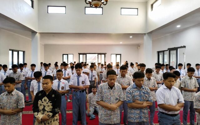 Bangun Karakter Religius, MAN 1 Majalengka Rutinkan Pembiasaan Salat Duha dan Doa Pagi