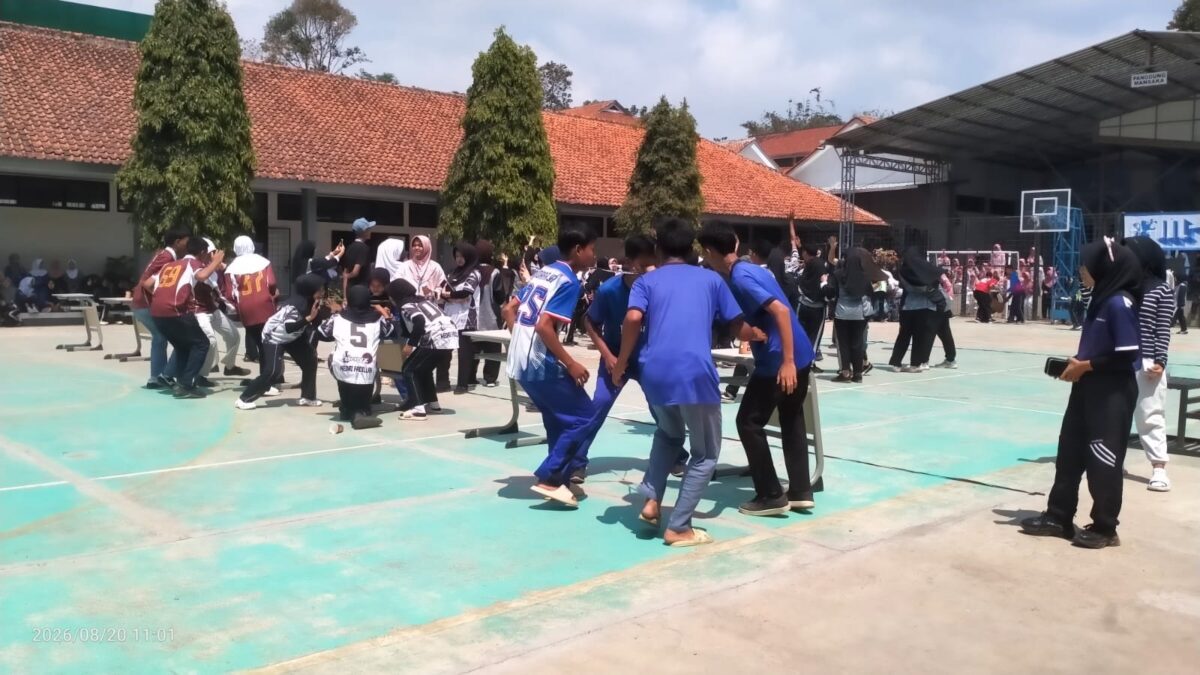 Semarakkan HUT ke-81 RI, Siswa XII-4 MAN 1 Majalengka Tampil Kompak di Lomba Agustusan