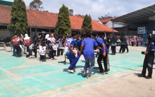 Semarakkan HUT ke-81 RI, Siswa XII-4 MAN 1 Majalengka Tampil Kompak di Lomba Agustusan