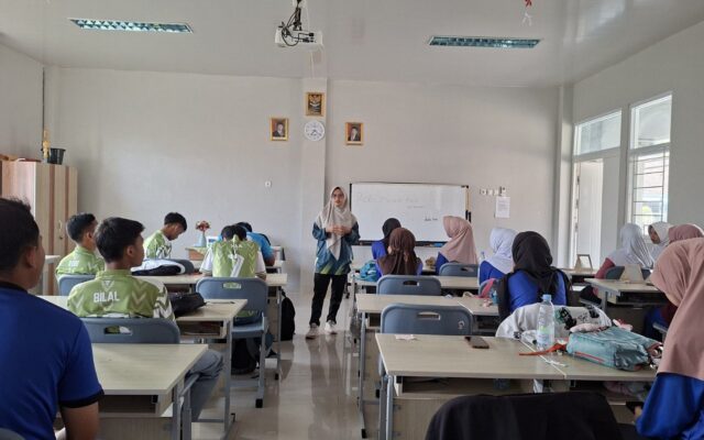 Perkuat Solidaritas dan Empati, Wali Kelas XII-6 MAN 1 Majalengka Gelar Doa Bersama