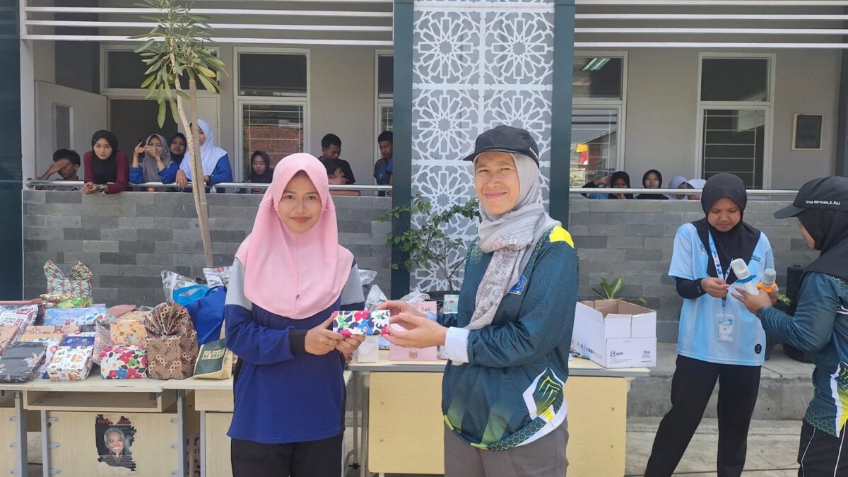 Meriah! Seribu Lebih Siswa MAN 1 Majalengka Semarakkan Jalan Santai HUT RI