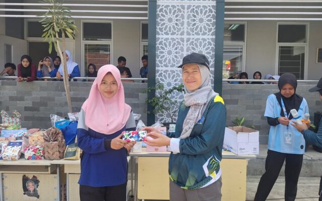 Meriah! Seribu Lebih Siswa MAN 1 Majalengka Semarakkan Jalan Santai HUT RI