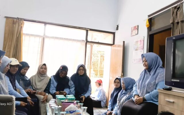 Eratkan Tali Silaturahmi, Civitas Akademika MAN 1 Majalengka Jenguk Orang Tua Staf TU