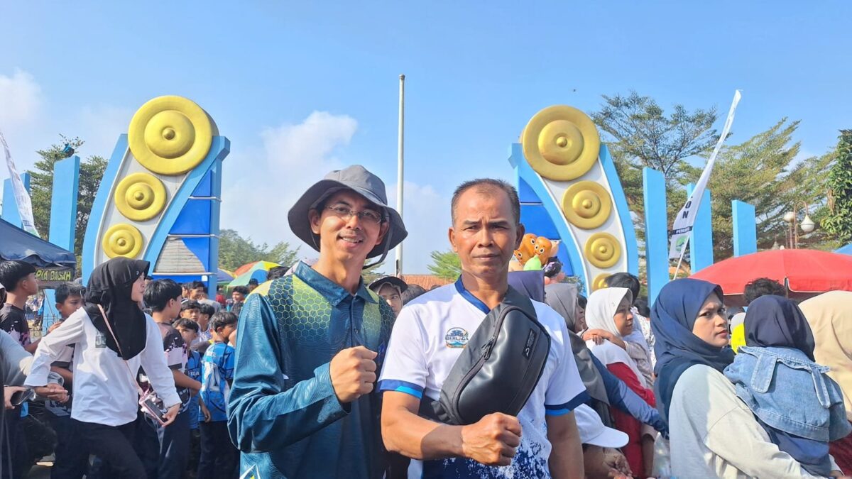 Perkuat Sinergi, Waka Humas MAN 1 Majalengka dan Kapolsek Talaga Akrab di Jalan Santai
