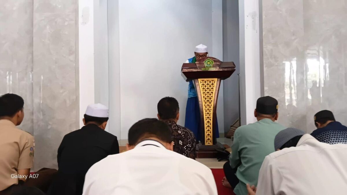 Momentum Rabiul Awal, Khotib Masjid MAN 1 Majalengka Ajak Jamaah Teladani Akhlak Rasulullah