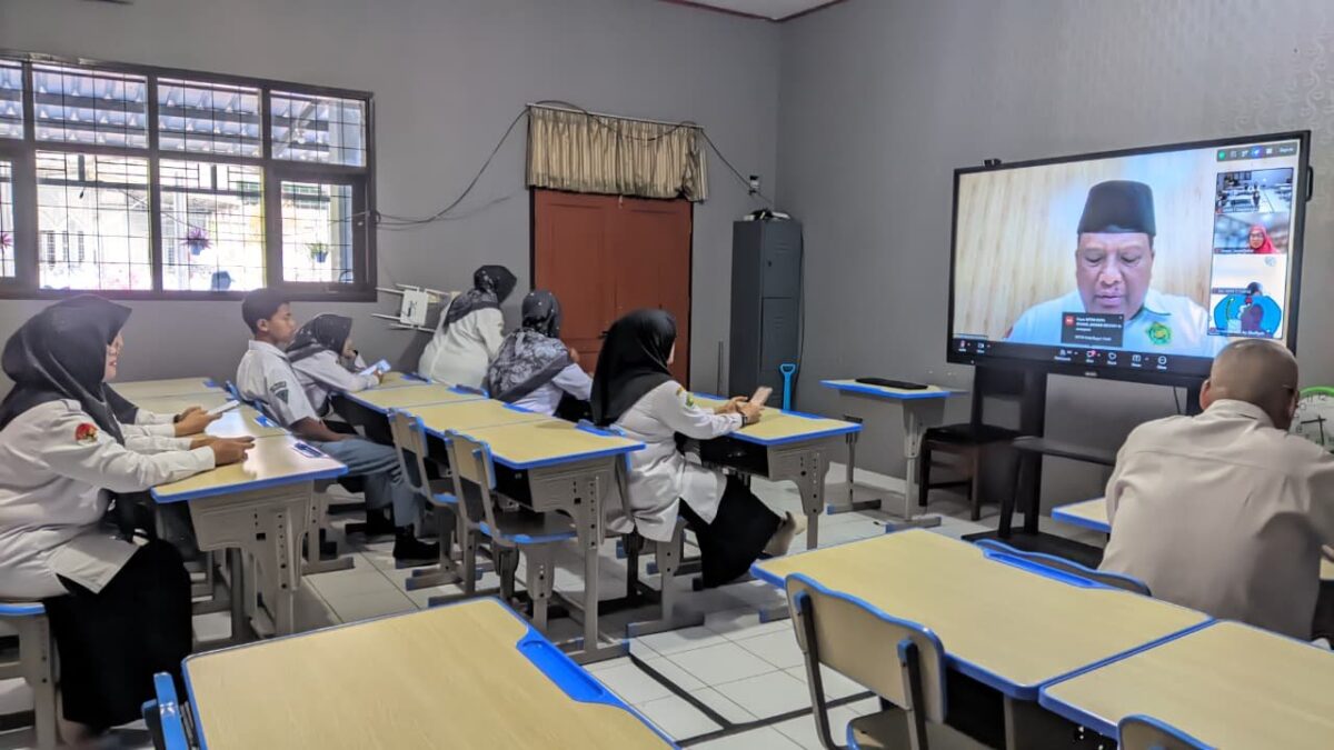 Persiapan OMI, Guru MAN 1 Majalengka Ikuti Sosialisasi Virtual Juknis Perlombaan