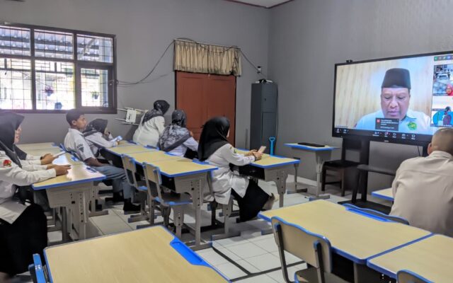 Persiapan OMI, Guru MAN 1 Majalengka Ikuti Sosialisasi Virtual Juknis Perlombaan