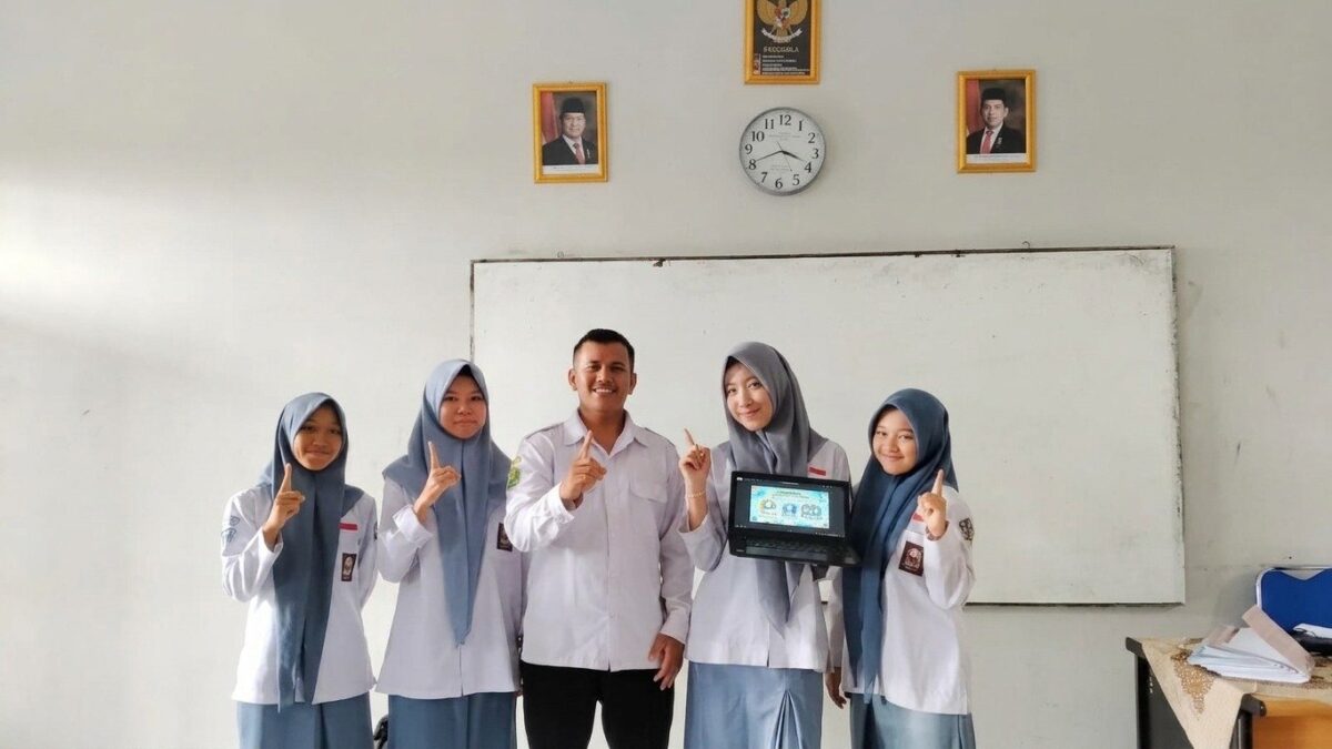 Dorong Motivasi Belajar, Guru Geografi MAN 1 Majalengka Berikan Bintang Penghargaan Siswa Terbaik
