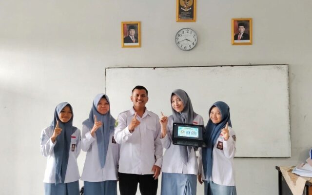 Dorong Motivasi Belajar, Guru Geografi MAN 1 Majalengka Berikan Bintang Penghargaan Siswa Terbaik