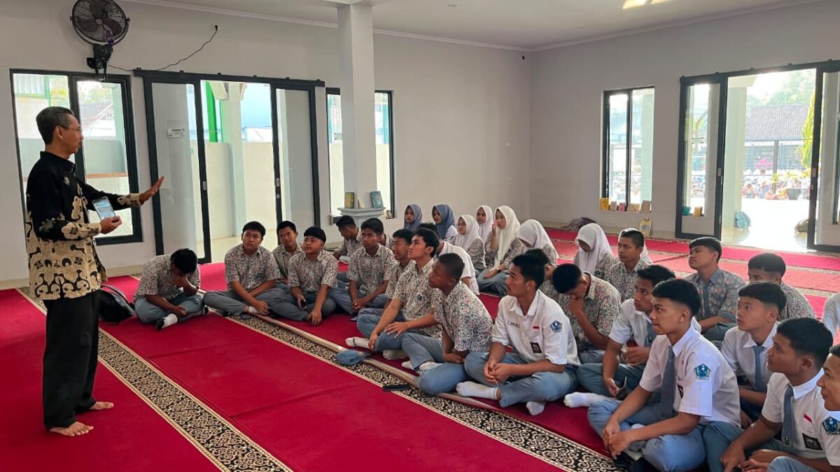 Wakamad Humas MAN 1 Majalengka Perkuat Sinergi Publikasi Kegiatan Bersama Ketua Kelas dan Ekstrakurikuler