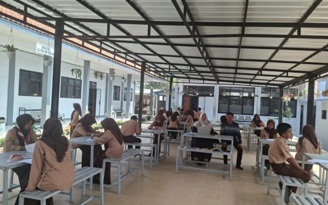 Siapkan Talenta Unggul OMI, 10 Siswa MAN 1 Majalengka Ikuti Seleksi Olimpiade Kimia