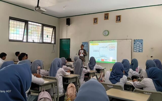 Implementasi Kurikulum Berbasis Cinta, Guru Fikih MAN 1 Majalengka Tanamkan Mahabbah Lewat Materi Hukum Islam