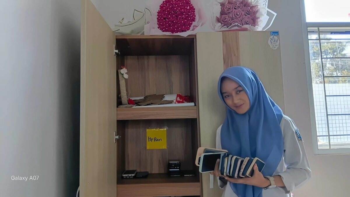 Tingkatkan Fokus Belajar, Siswa MAN 1 Majalengka Kumpulkan Ponsel Saat Pembelajaran Fikih