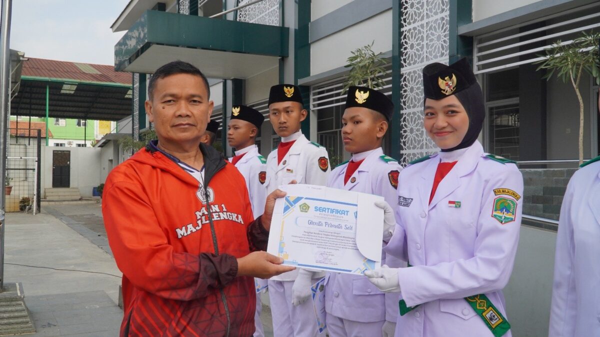 MAN 1 Majalengka Apresiasi Grenita Permata Sari, Siswa yang Lolos Paskibraka Tingkat Kabupaten 2026