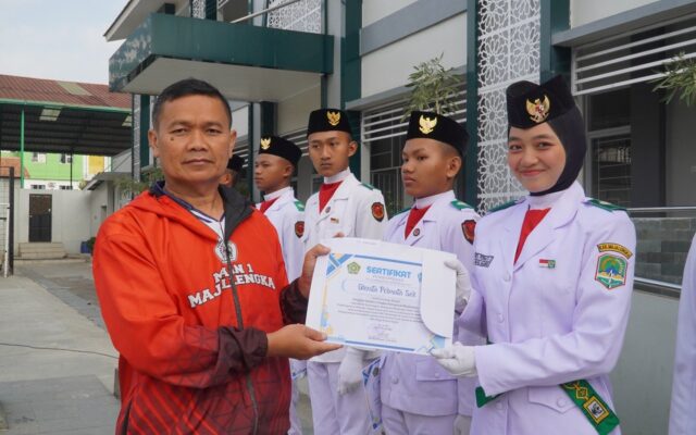 MAN 1 Majalengka Apresiasi Grenita Permata Sari, Siswa yang Lolos Paskibraka Tingkat Kabupaten 2026