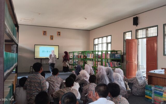 Tingkatkan Motivasi Belajar Siswa, Guru Matematika MAN 1 Majalengka Integrasikan Canva, Smart Board, dan Wordwall