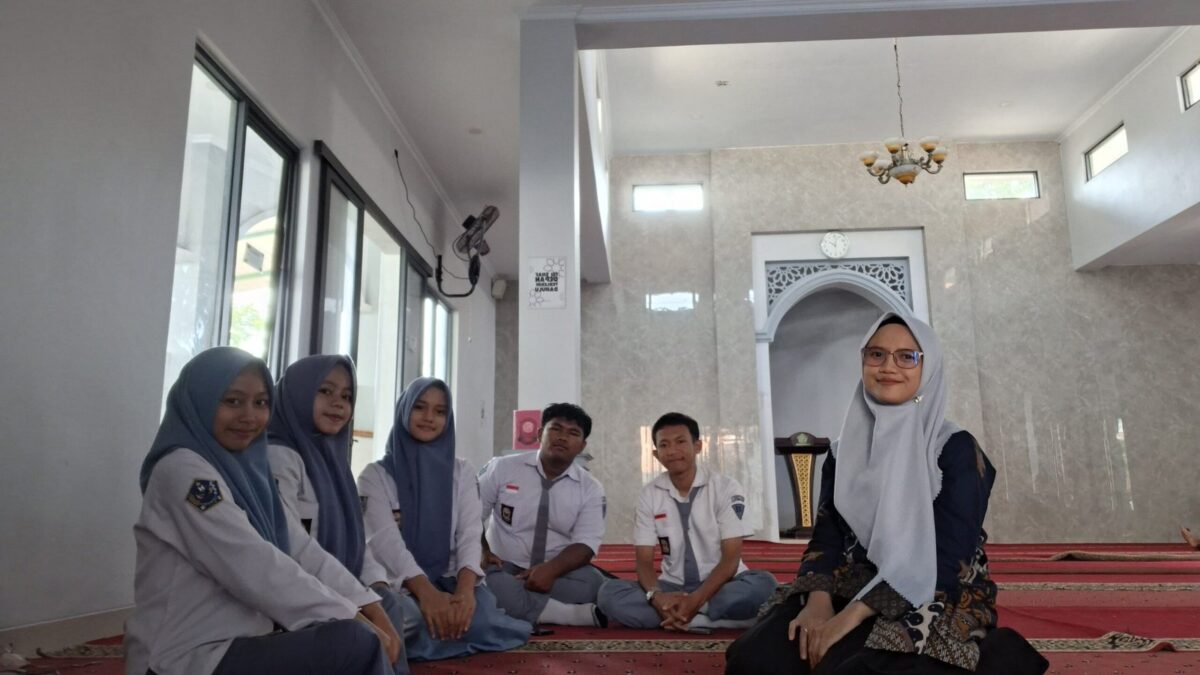 Mantapkan Kesiapan Mental dan Materi, Wali Kelas XII-6 MAN 1 Majalengka Gelar Simulasi Petugas Kultum