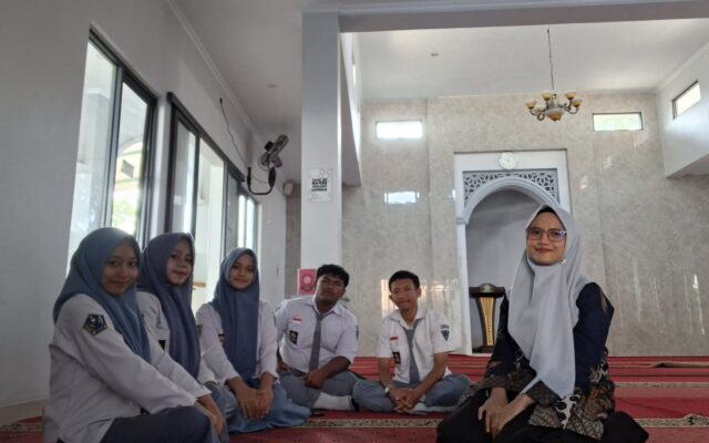 Mantapkan Kesiapan Mental dan Materi, Wali Kelas XII-6 MAN 1 Majalengka Gelar Simulasi Petugas Kultum