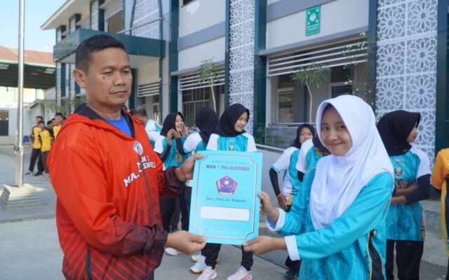 MAN 1 Majalengka Berikan Apresiasi Siswa Berprestasi pada Porseni Tingkat Jawa Barat