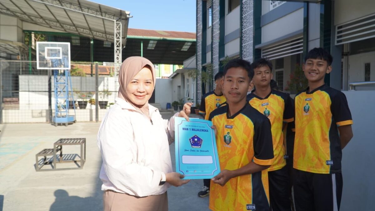 Dukungan Bakat Olahraga: MAN 1 Majalengka Apresiasi Atlet Futsal dan Pemain Persima Majalengka