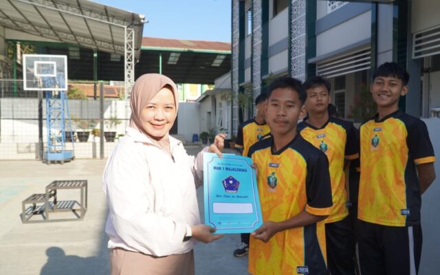 Dukungan Bakat Olahraga: MAN 1 Majalengka Apresiasi Atlet Futsal dan Pemain Persima Majalengka