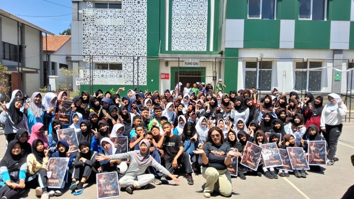 Meriahkan Madrasah, Tim Promo Film Nasional “Munafik” Sapa siswa dan Civitas Akademika MAN 1 Majalengka
