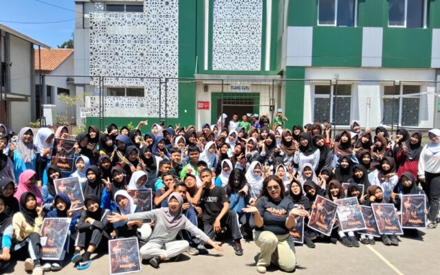 Meriahkan Madrasah, Tim Promo Film Nasional “Munafik” Sapa siswa dan Civitas Akademika MAN 1 Majalengka