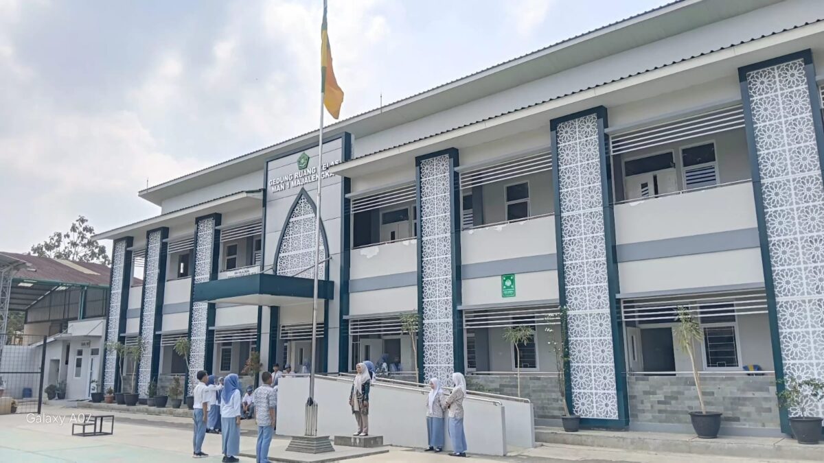 Siapkan Performa Terbaik, Siswa XII-5 MAN 1 Majalengka Latihan Upacara Bersama Paskibra
