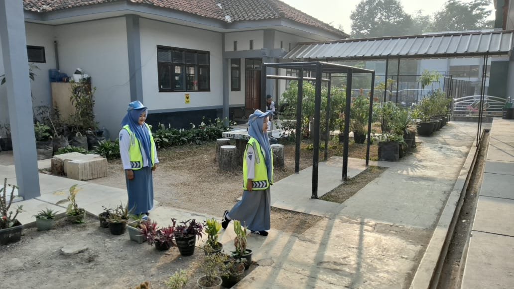 PKS MAN 1 Majalengka Gelar Patroli Penertiban Saat Upacara Bendera