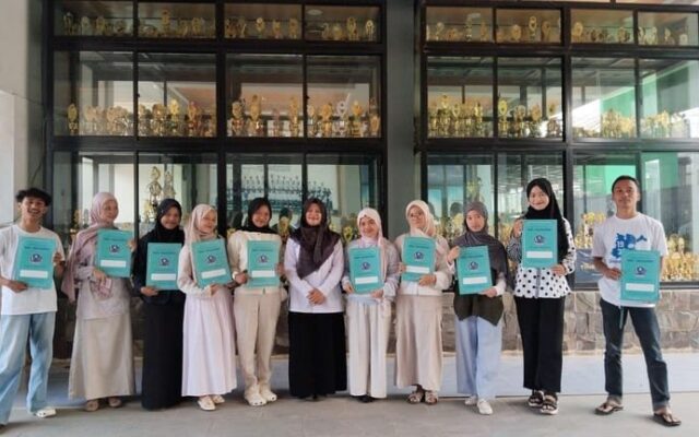 Pengambilan Ijazah Alumni XII.1 MAN 1 Majalengka Berlangsung Penuh Penuh Haru