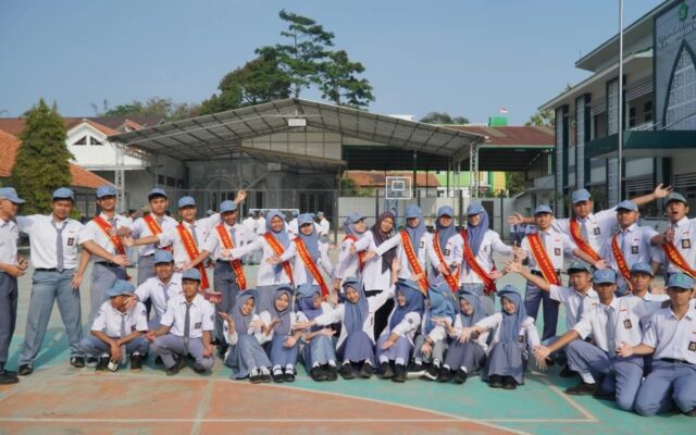 Hasil Latihan Intensif, Siswa Kelas XII.5 MAN 1 Majalengka Sukses Kawal Upacara Penutup Agustus