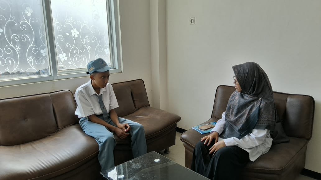 Perkuat Kedisiplinan Siswa, Wali Kelas XI.2 MAN 1 Majalengka Berikan Bimbingan Motivasi Kehadiran