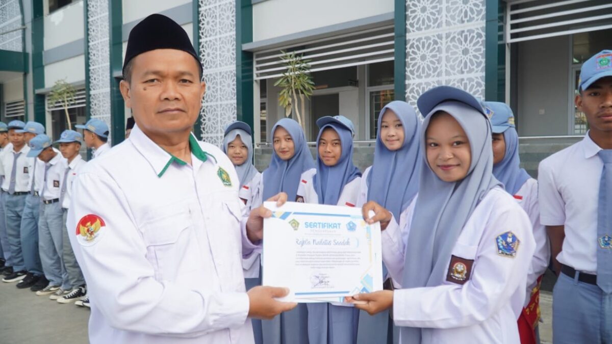 MAN 1 Majalengka Serahkan Penghargaan Ajang Giat Prestasi VII dan Artha Sawala 2026