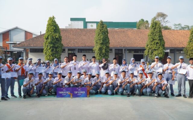 MAN 1 Majalengka Berikan Penghargaan Kepada Siswa Berprestasi Bidang Olahraga dan Pramuka