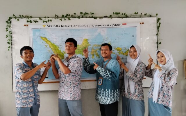 Gali Makna Posisi Strategis Indonesia, Siswa MAN 1 Majalengka Belajar Melalui Peta Interaktif