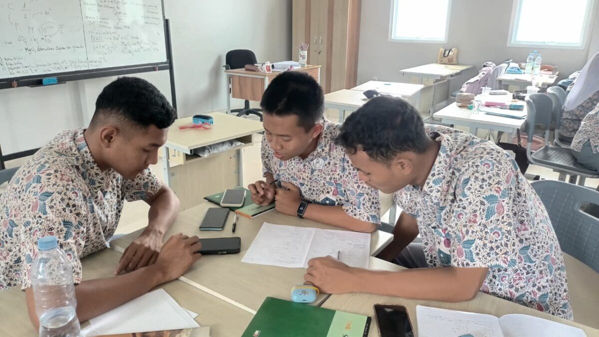 Tingkatkan Keterampilan Abad 21, Siswa MAN 1 Majalengka Gelar Praktikum Fisika Virtual PhET