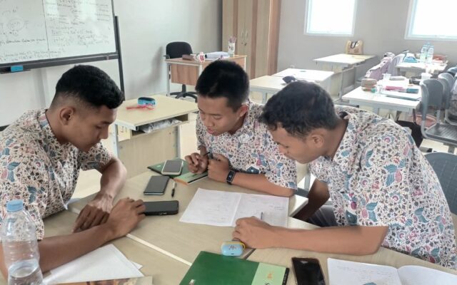 Tingkatkan Keterampilan Abad 21, Siswa MAN 1 Majalengka Gelar Praktikum Fisika Virtual PhET