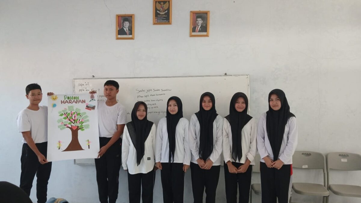 Pendidikan Karakter dan Publik Speaking, Brapasga MAN 1 Majalengka Siapkan Properti Karnaval HUT ke-81 RI